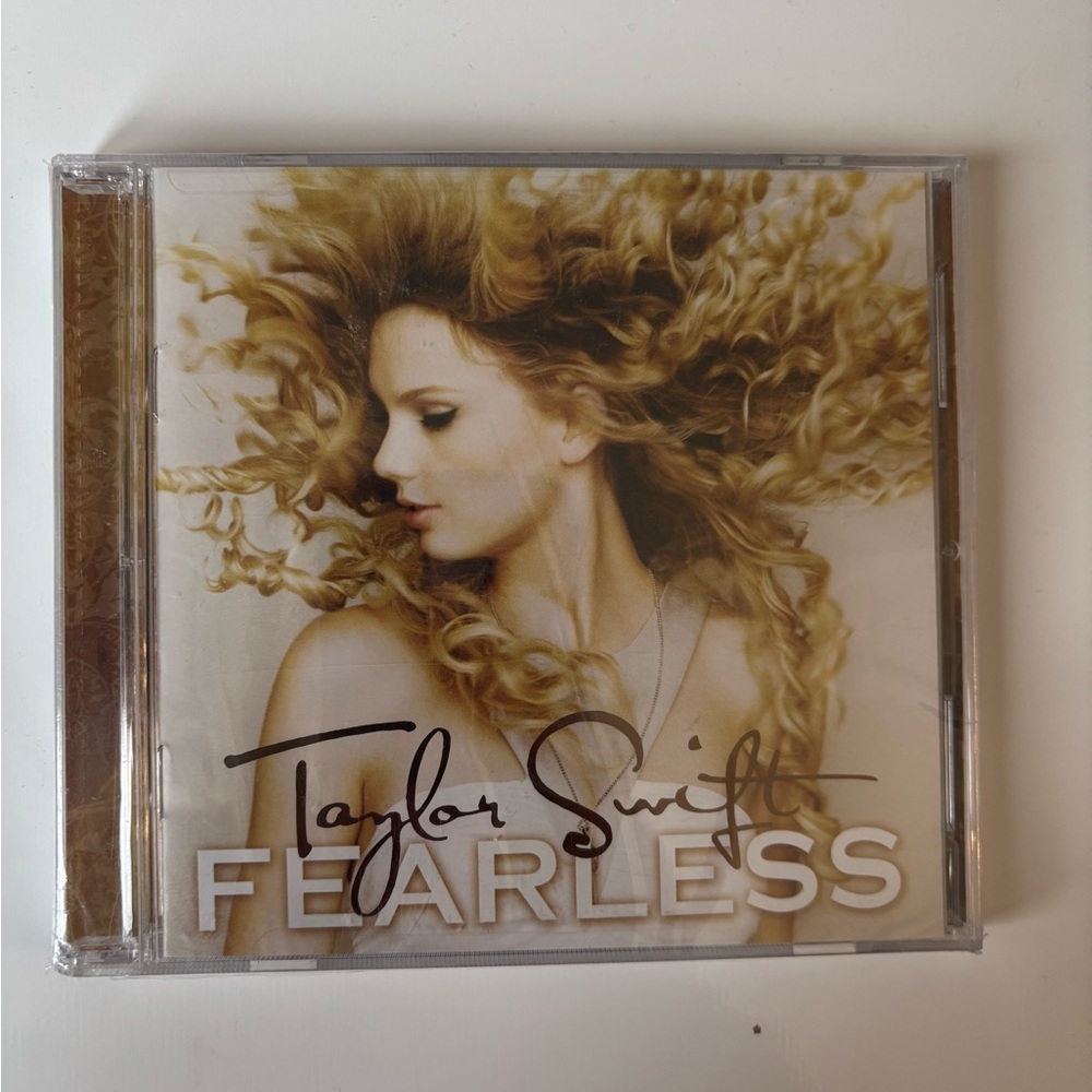 Taylor Swift Fearless Album Gold and White Edition